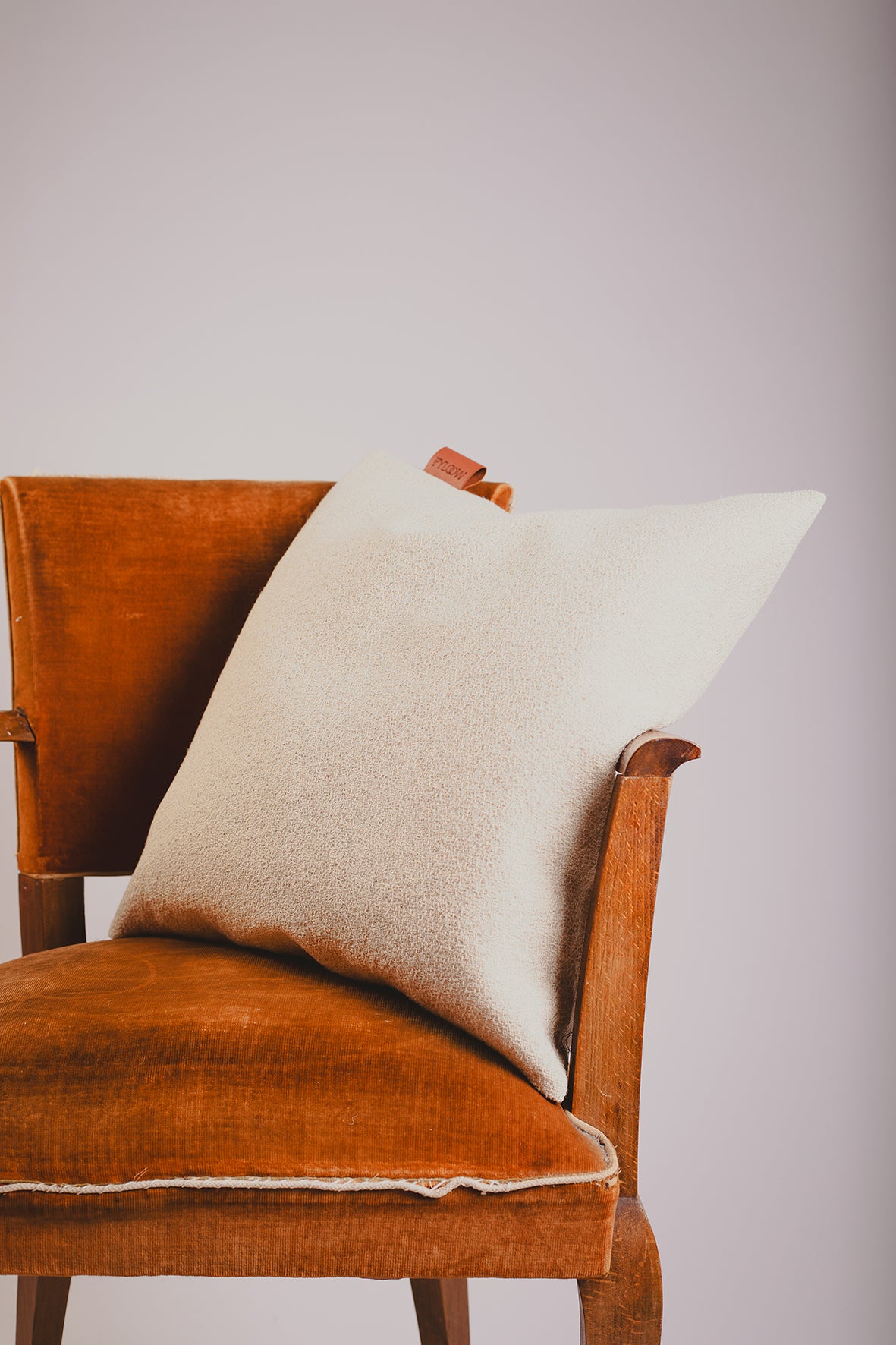 Coussin carré en bure de laine et chanvre - L’Heureux