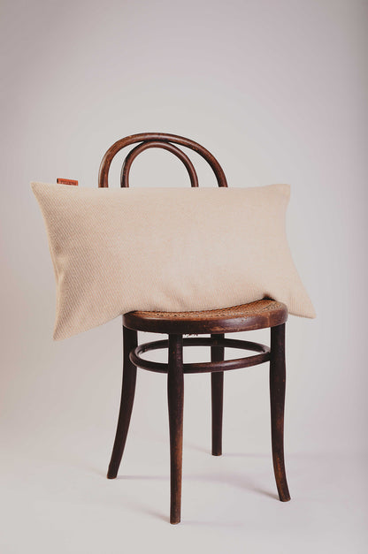 Coussin rectangle en tricotine de laine - Le Chaleureux