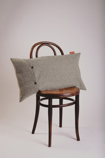 Coussin rectangle en tricotine de laine - Le Chaleureux