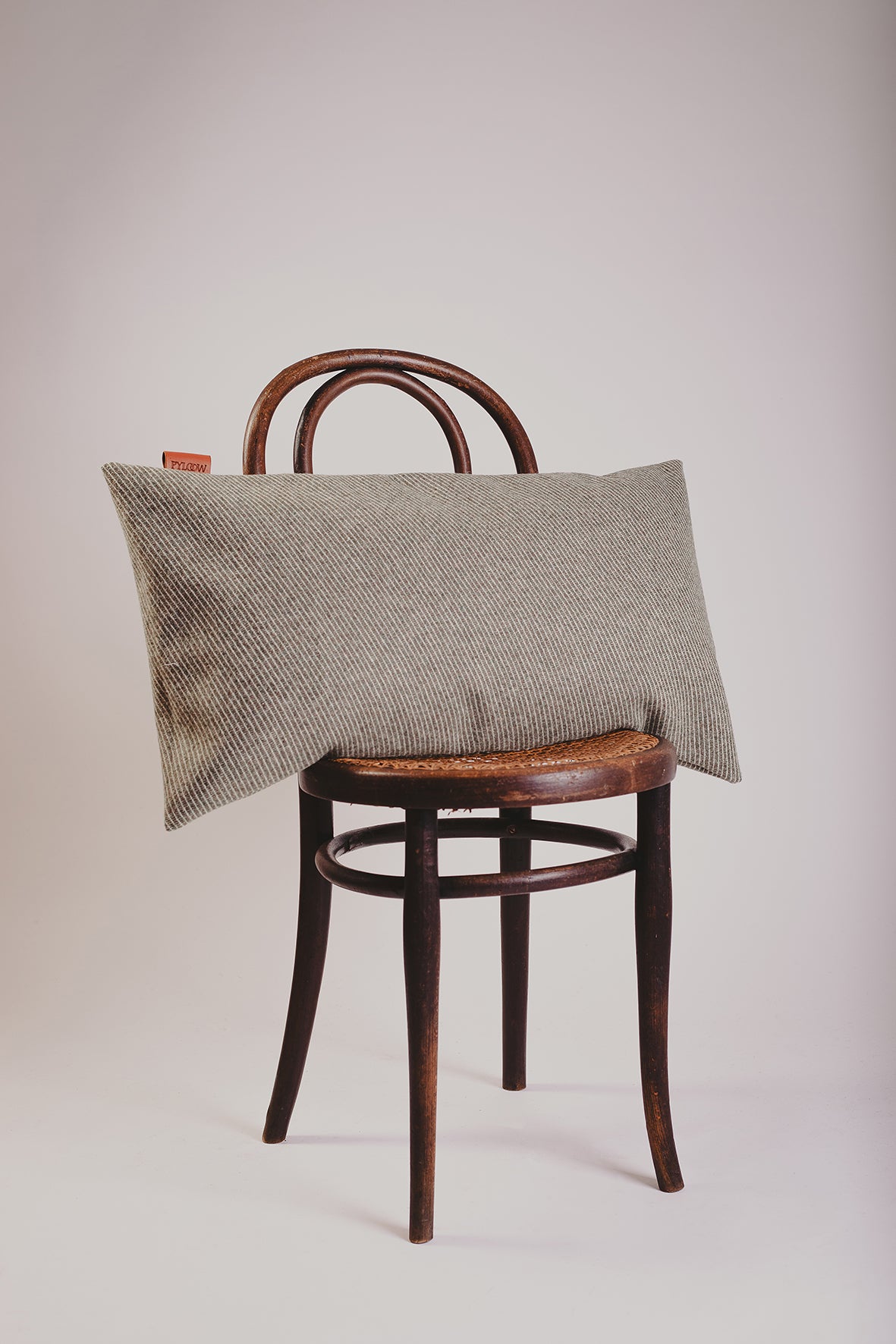 Coussin rectangle en tricotine de laine - Le Chaleureux
