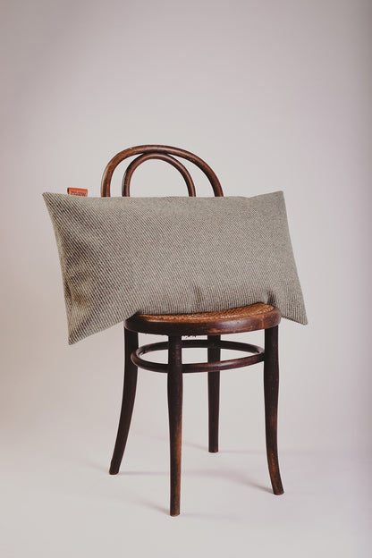 Coussin rectangle en tricotine de laine - Le Chaleureux