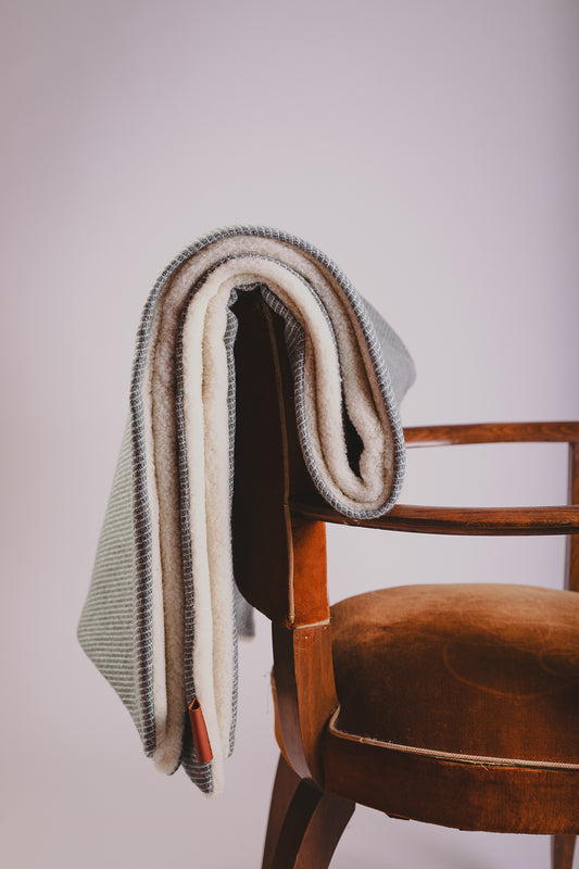 Petit plaid de naissance Premium en tricotine de laine – L’Affectueux