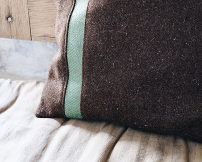 Coussin carré en laine et cuir de poisson - Linha