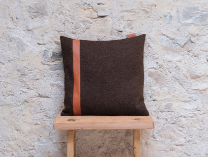 Coussin carré en laine & cuir d'agneau - Linha